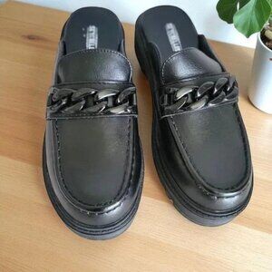 Seychelles Women's Black Faux Leather Chain Loafers Size 6M Slip-On Chunky Sole